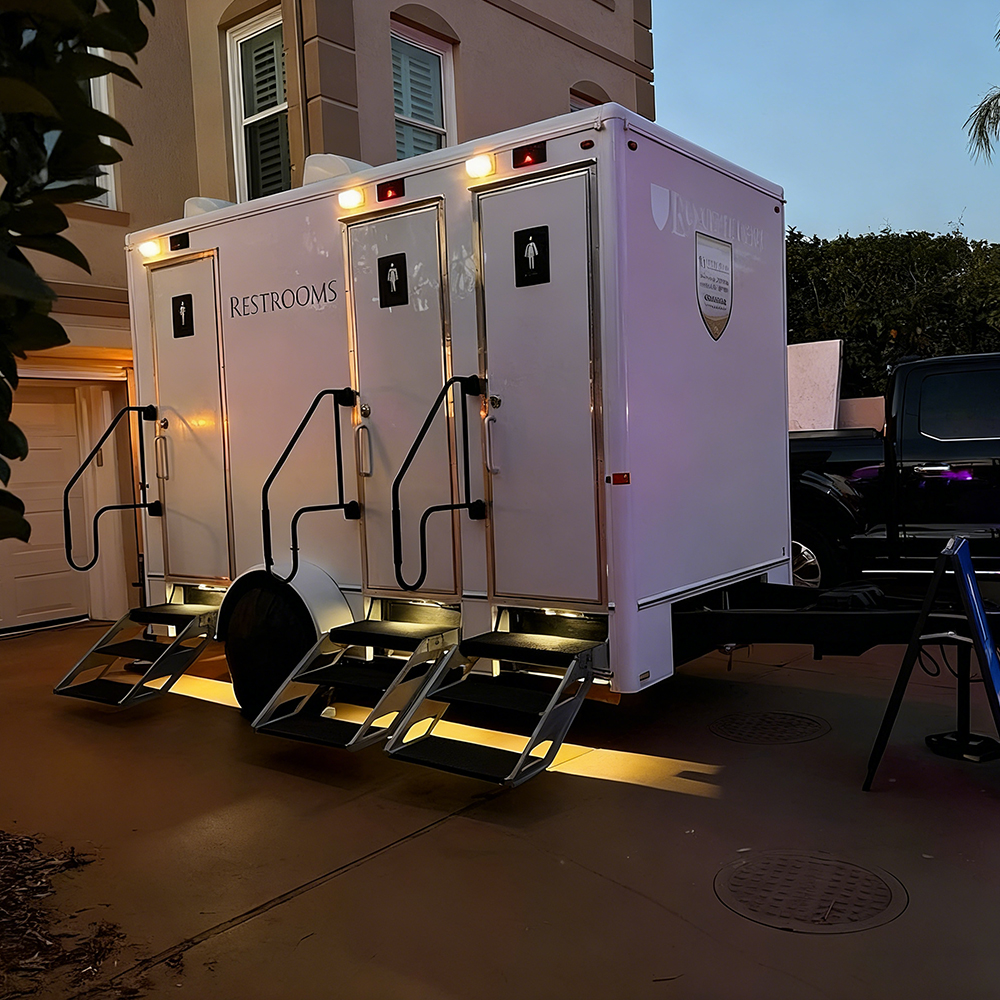 Mobile Toilet Trailer Luxury 3 - Outdoor Camping Rental のレビューと価格